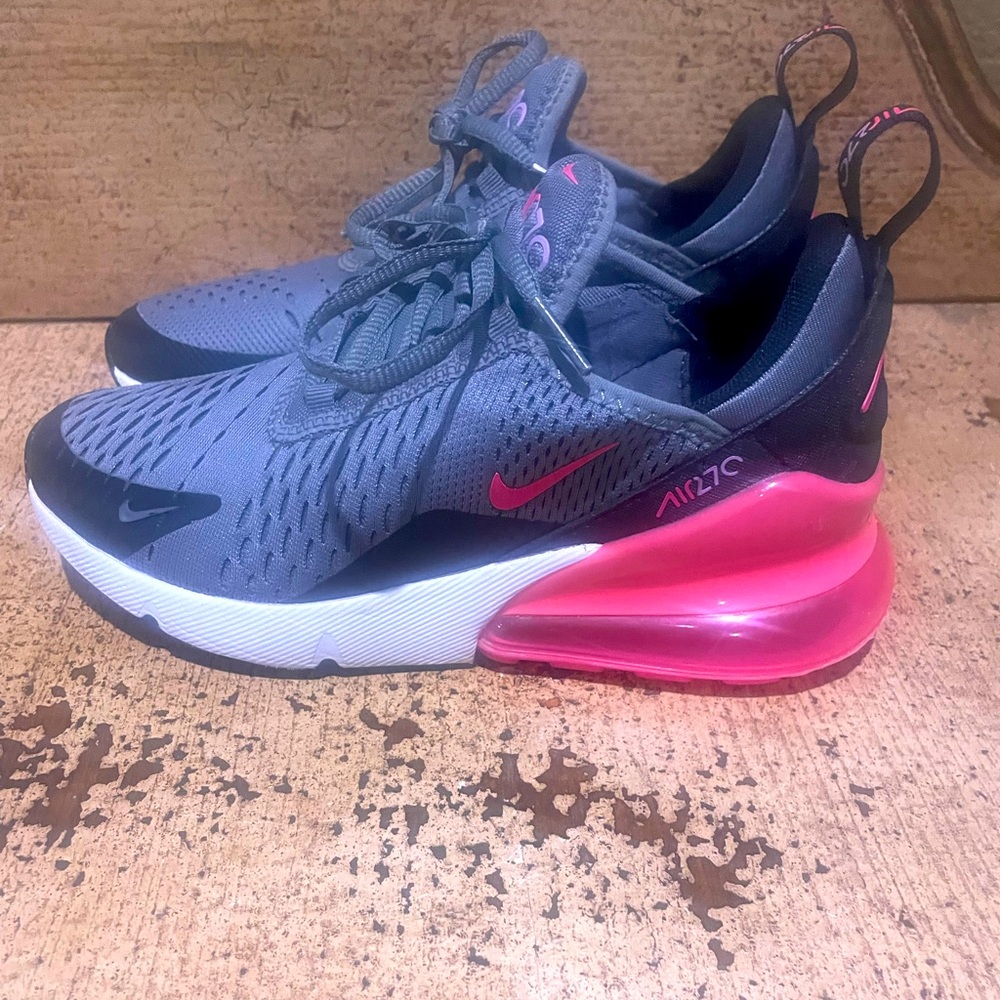 Nike Air Max 270- gentle use- size 4